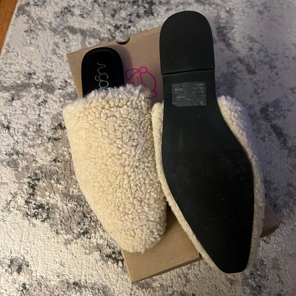 Sugar Actly Sherpa Mules - Picture 3 of 6